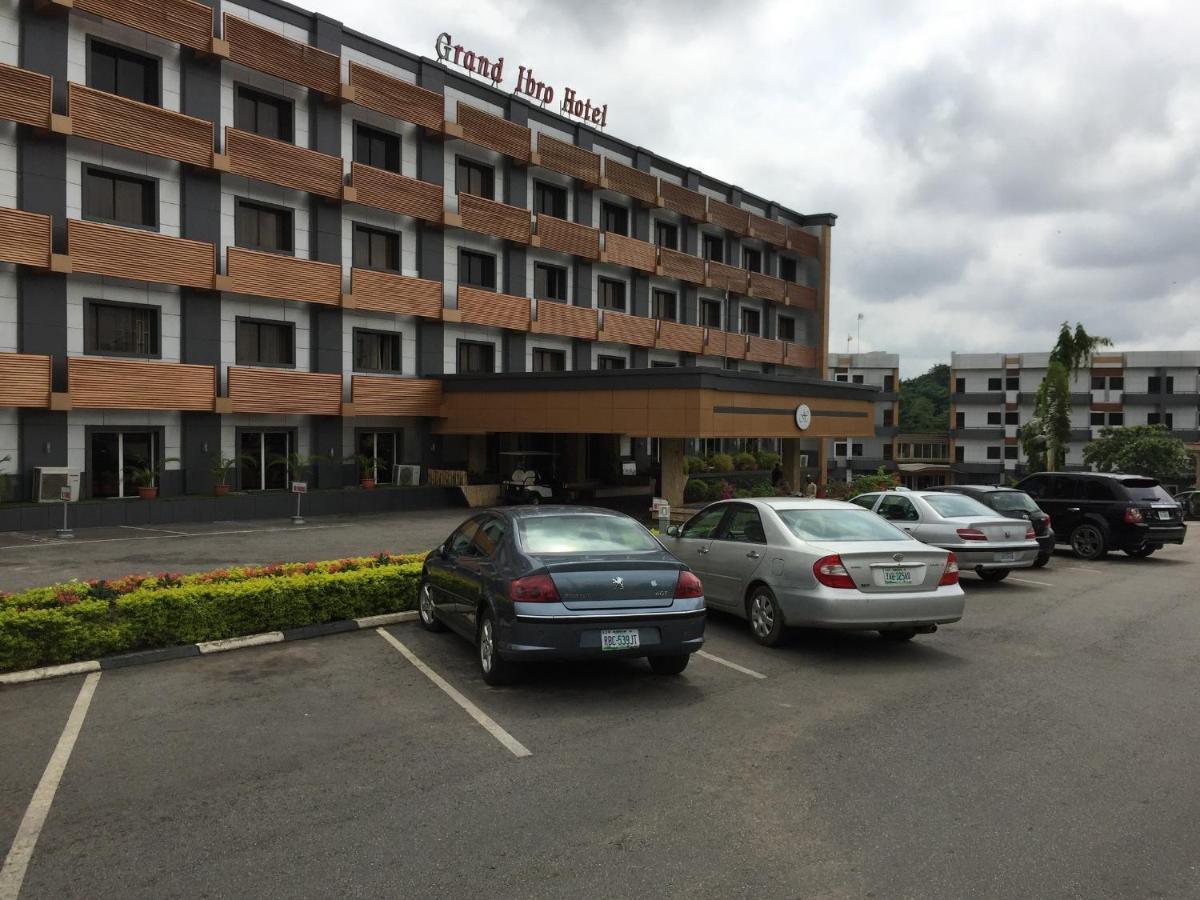 Room In Lodge - Grand Ibro Hotel Abuja Jabi Екстериор снимка
